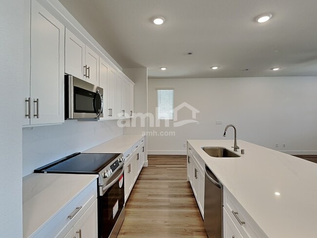 Building Photo - 11178 Magallanes St
