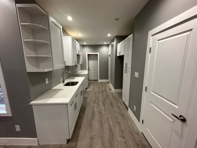 Foto del edificio - PHA VOUCHERS ACCEPTED! Fully Renovated 3-B...