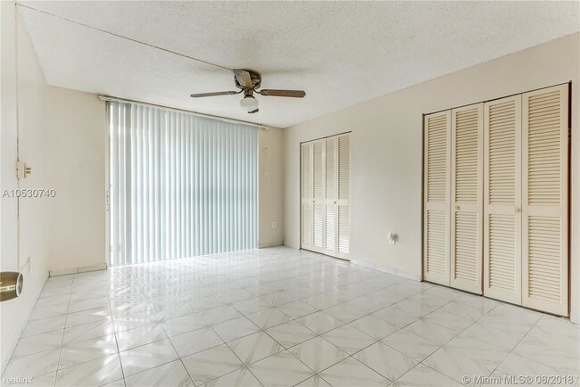 Building Photo - 1 br, 1 bath Condo - 911 Michigan Ave # 204