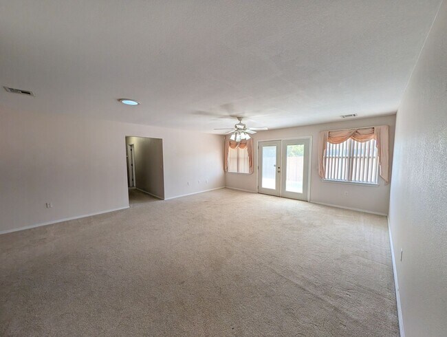 Foto del edificio - 6947 E 46th Pl