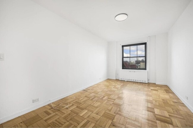 Foto del edificio - 325 Clinton Ave