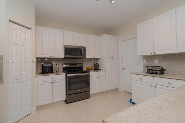 Building Photo - 11201 NW 73rd St