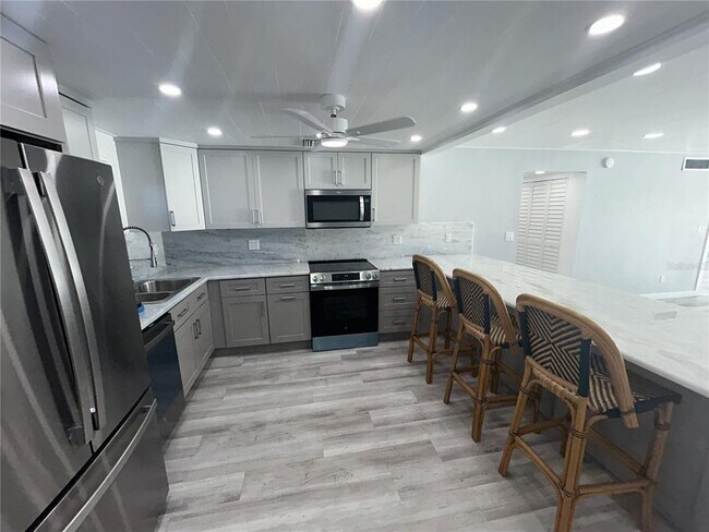 Foto del edificio - 7625 Sun Island Dr S