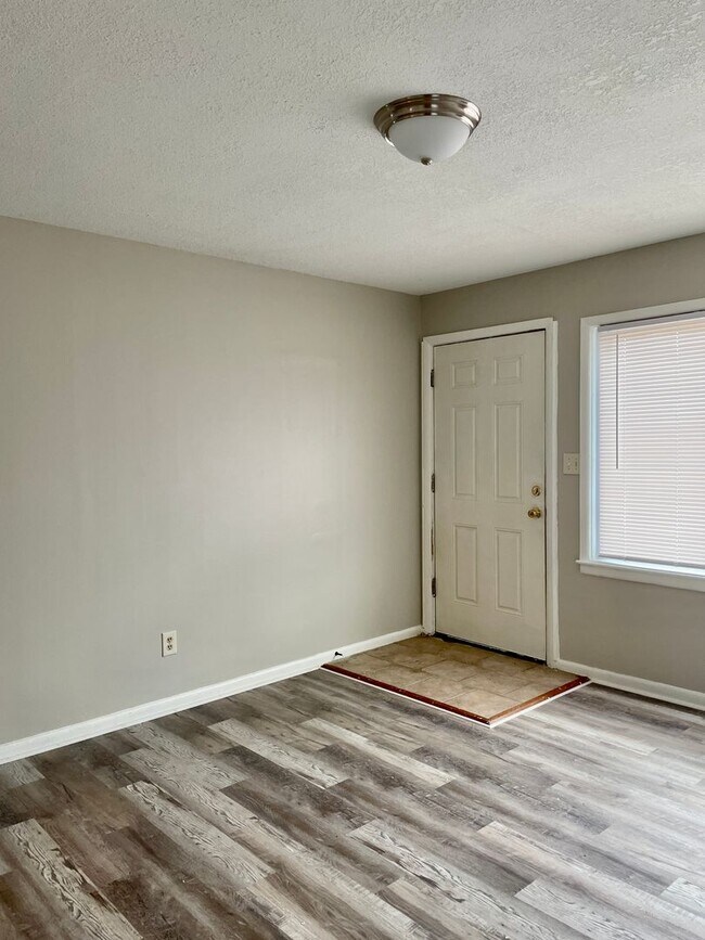 Foto del edificio - Remodeled 3 Bedroom, Section 8 Approved