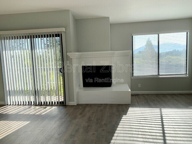 Foto del edificio - 1592 Ashwood Dr