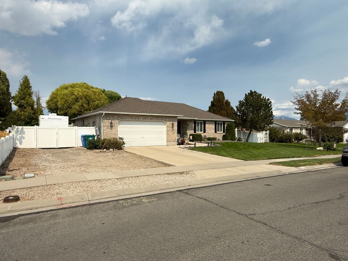Primary Photo - Beautiful home for rent!