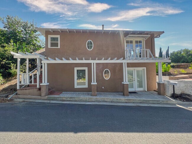 Building Photo - Coveted South Redlands 2 bedroom, 2-bathroom bungalow home.