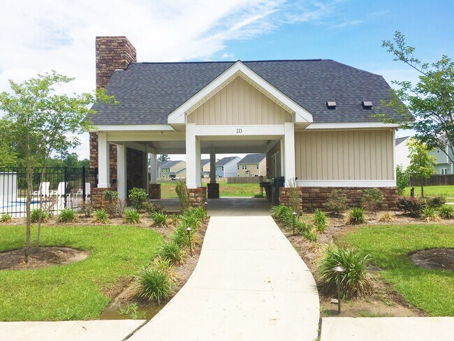 Building Photo - 530 Lateleaf Drive