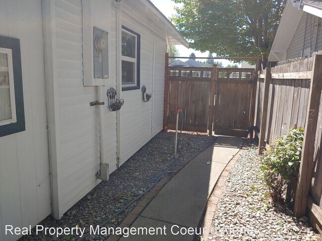Building Photo - 2 br, 1 bath House - 1613 E CDA AVE