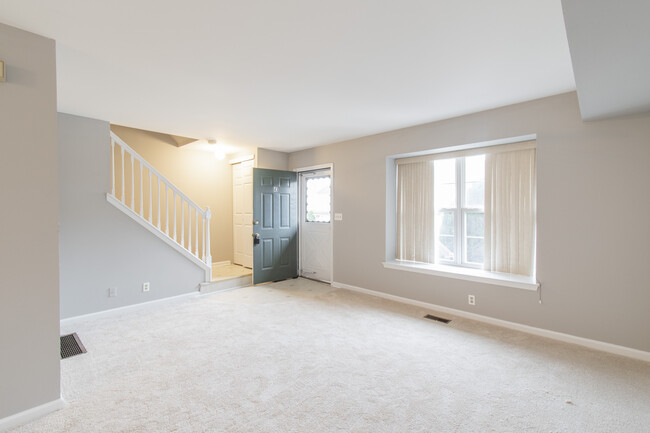 Building Photo - 7923 Ridge Ave