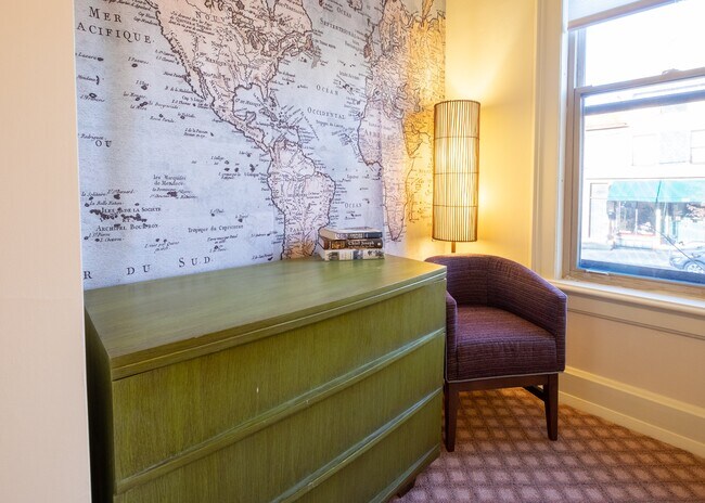 Foto del edificio - Fully furnished 2br Right on Brady Street!