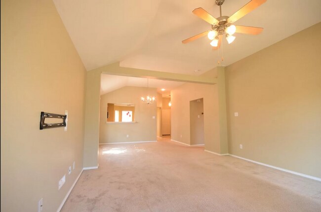 Building Photo - Beautiful 3 Bed 2 bath 2 car garage house ...