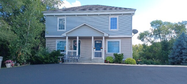 Foto del edificio - 1230 Stoughton Ave