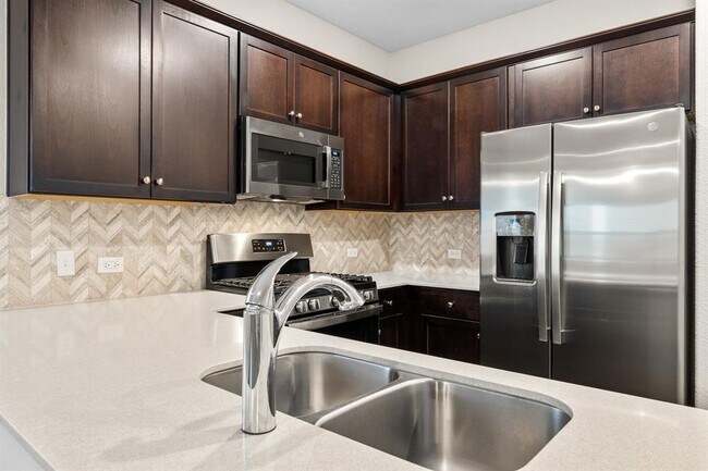 Foto del edificio - 2537 Forgetmenot Ln