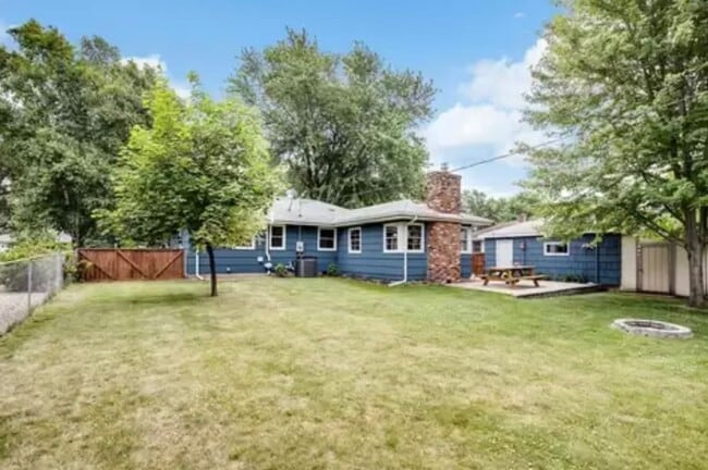 Building Photo - 2857 Merrill St
