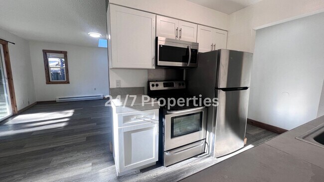 Foto del edificio - Modern 2BD I 1BA Triplex - Hillsboro