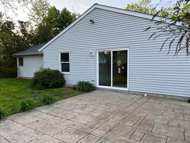Building Photo - 1024 Raymere Ave