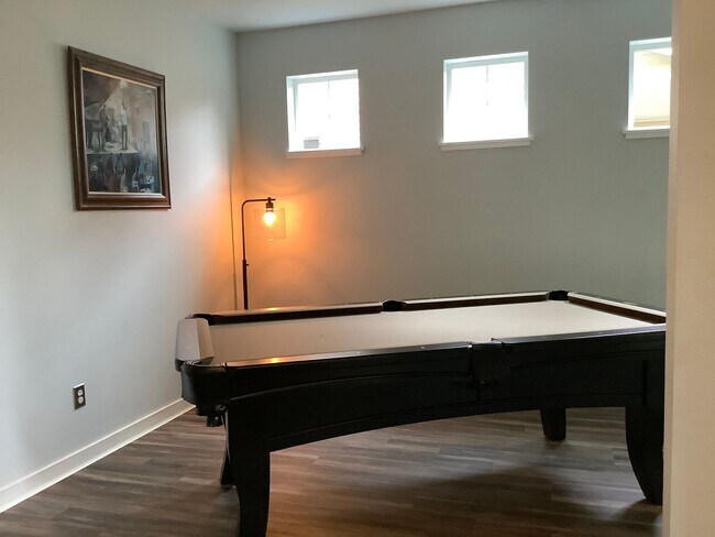Foto del edificio - 5 BEDROOMS 2 STORY HOME IN PORT ORCHARD
