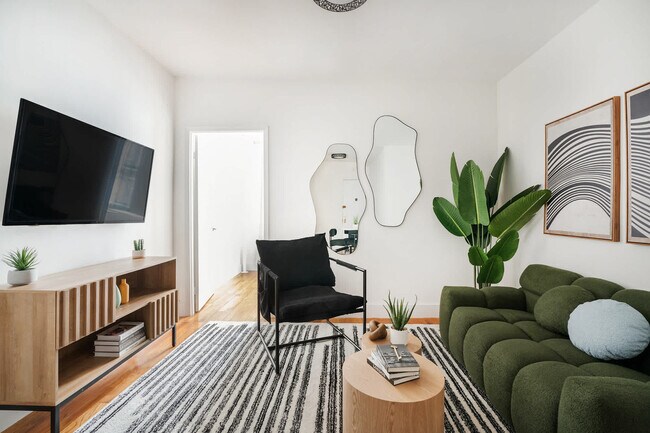 Building Photo - 444 W 48th St