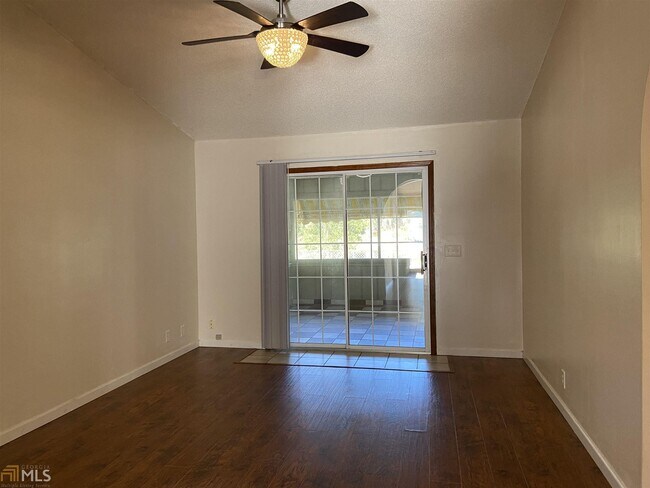 Foto del edificio - 313 Briarwood Cir