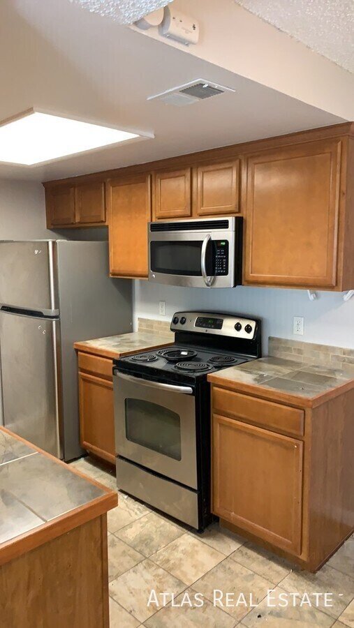 Building Photo - 851 S Uravan Ct