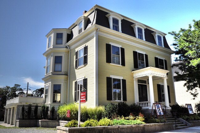 Building Photo - 441 Angell St
