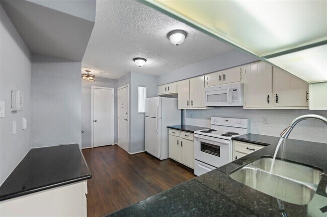 Building Photo - 14515 Wunderlich Dr