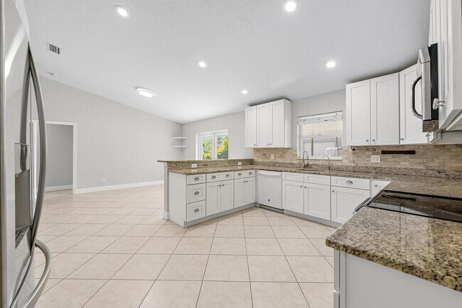 Building Photo - 12904 159th Ct N