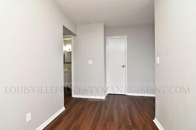 Foto del edificio - 214 E 13th St
