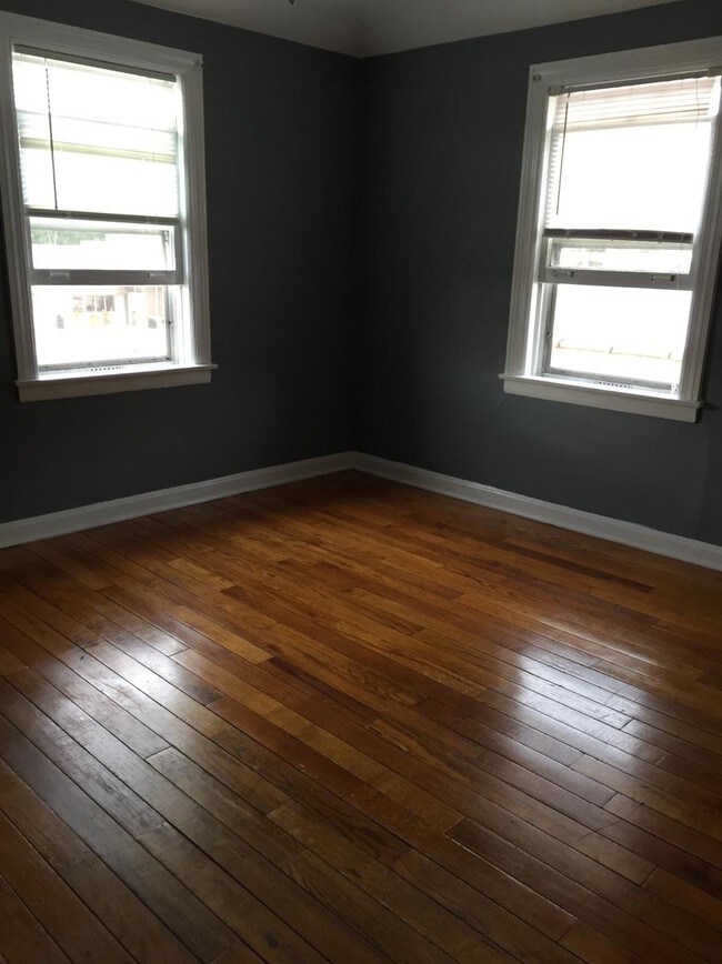 206 W Irving Park Rd, Bensenville, IL 60106 House Rental in