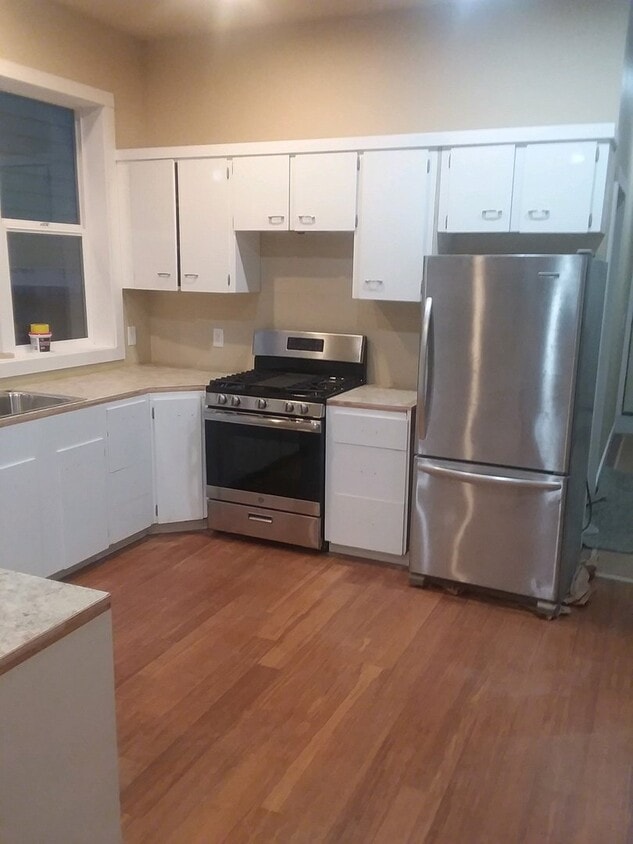 Building Photo - SE Portland - Remodel - Next to Reed College