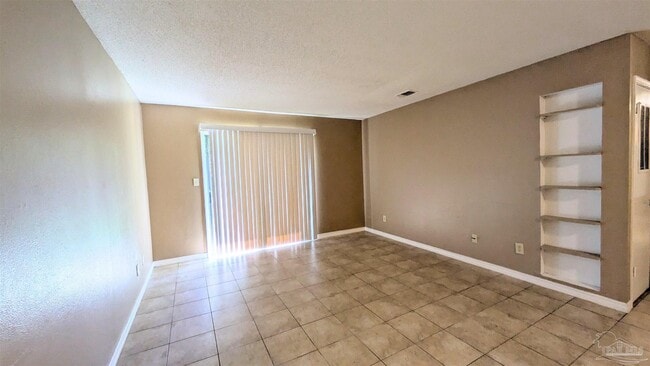 Building Photo - 8160 Stonebrook Dr