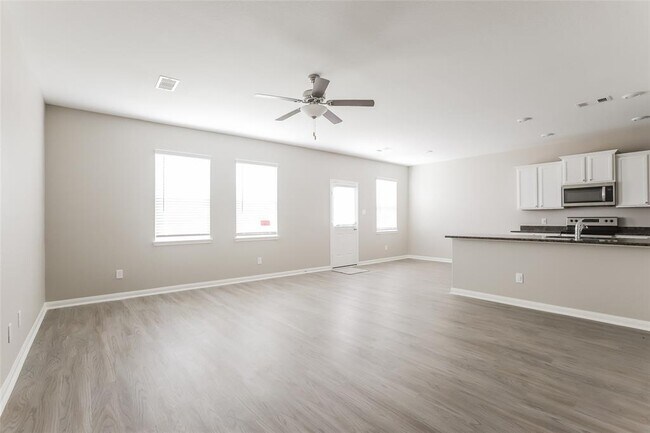 Building Photo - 25229 Dickens Dr