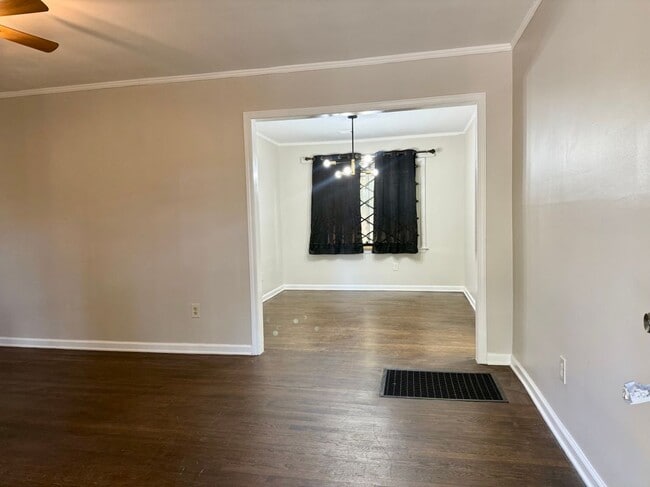 Building Photo - 1910 Wildwood Dr