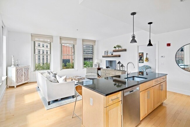 Building Photo - 70 Lincoln St