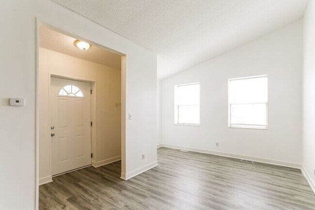 Foto del edificio - 2199-2199 Amherst Ave