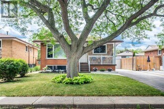 Building Photo - 47 Atwater Crescent