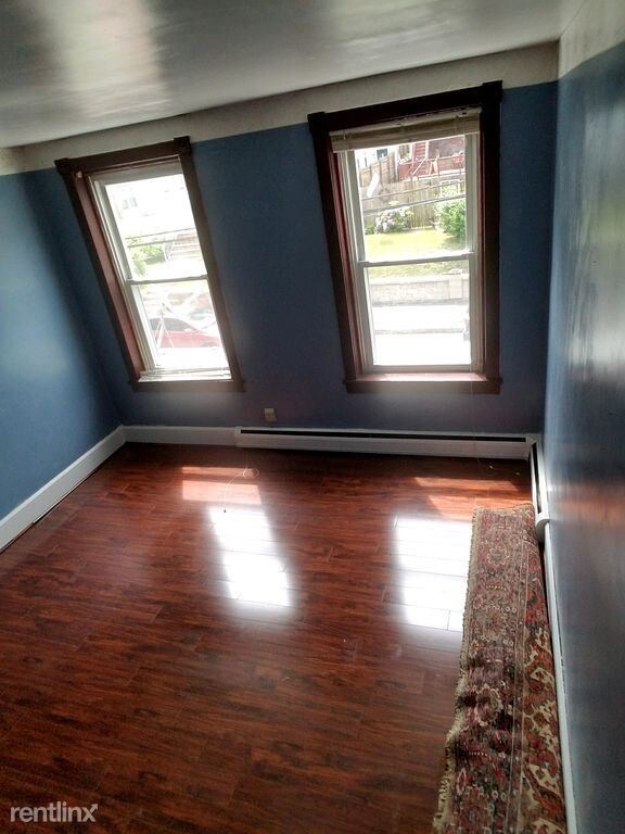 Foto del edificio - 4 br, 1 bath Townhome - 449 Arlington St