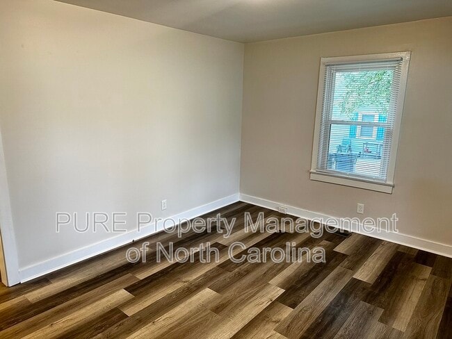 Building Photo - 1013 Eleanor Dr