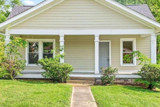 Foto del edificio - Home For Rent Near Historic Downtown Clark...