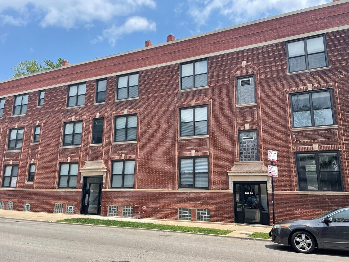 Primary Photo - 4149 N Kimball Ave
