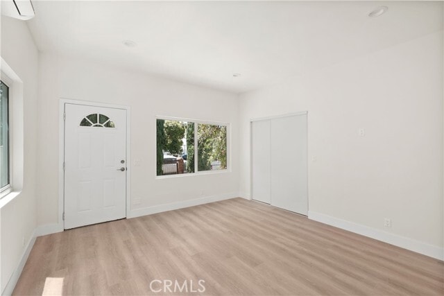 Building Photo - 1530 N Mariposa Ave