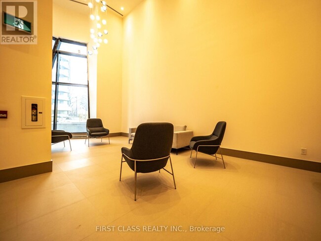 Building Photo - 430-430 Square One Dr