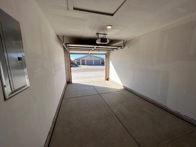 Foto del edificio - 3 Bedroom Townhome In Harvest Wolfforth!