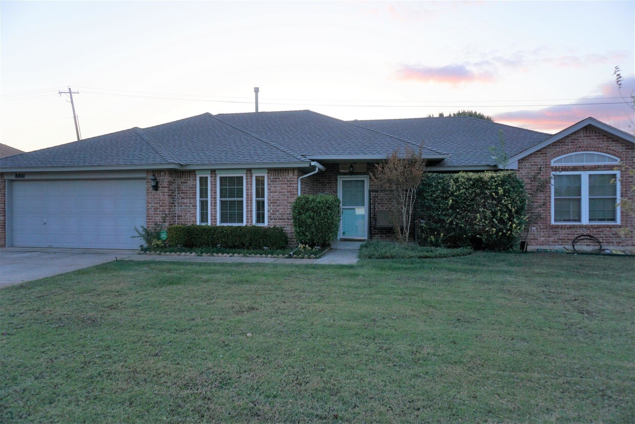 Primary Photo - 8801 Scirocco Cir