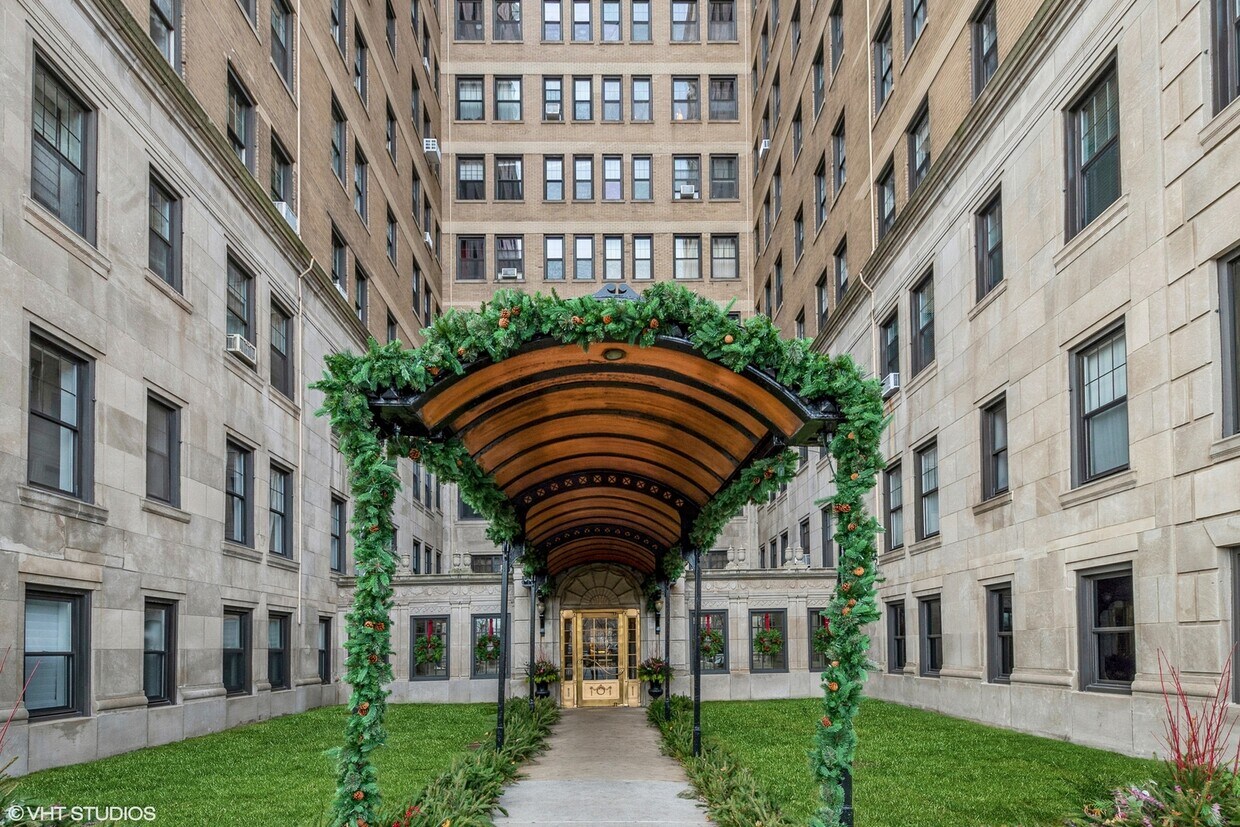 Foto principal - 3520 N Lake Shore Dr