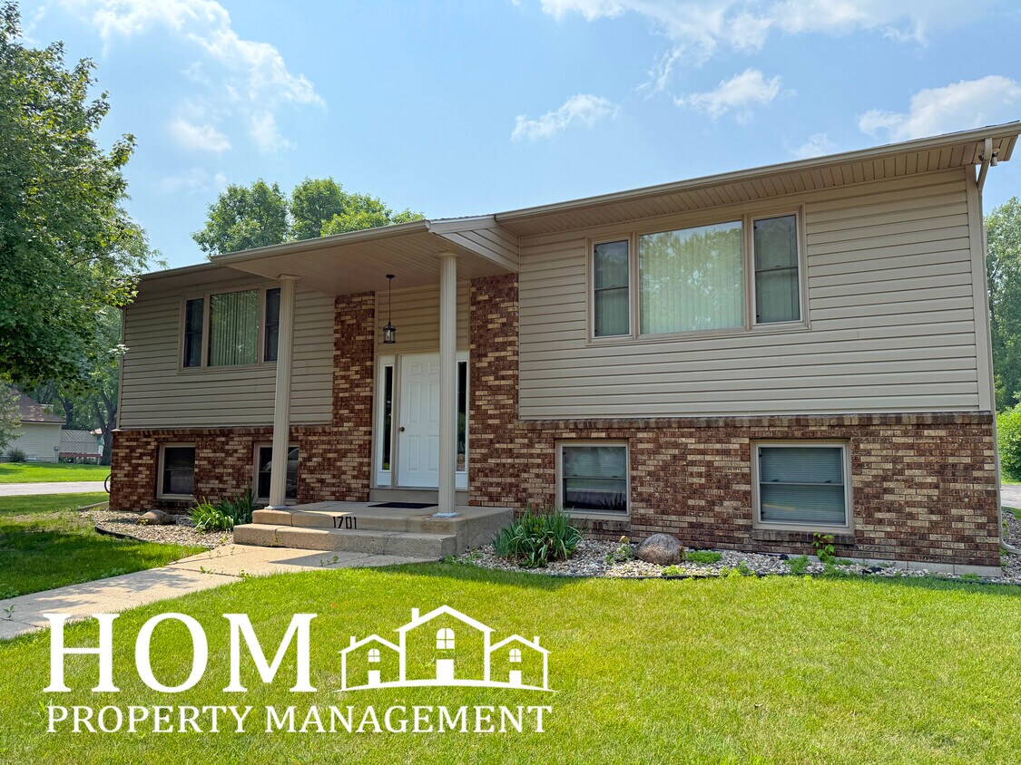 Foto principal - 1701 Pleasant View Dr
