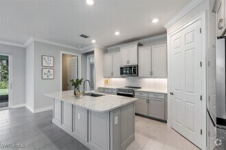 Building Photo - 315 Tamarindo Ln