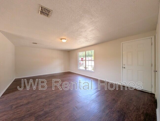 Building Photo - 2444 Justin Rd E