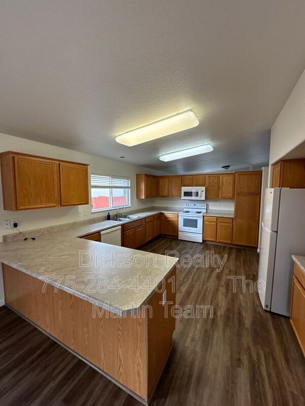 Foto del edificio - 17780 Oakview Ct